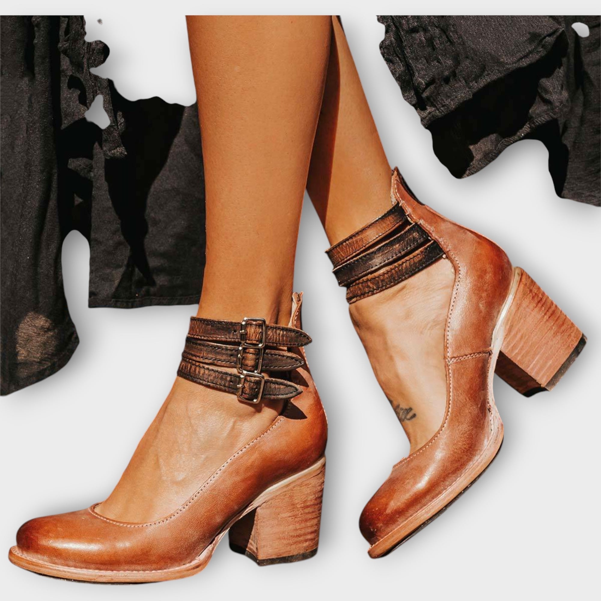 Sapatos com várias tiras e salto grosso