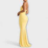 Vestido elegante com costas abertas e decote impressionante
