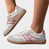 Tênis esportivos com detalhes retro