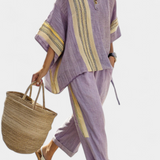 Conjunto de linho de bambu com lavanda encantadora e detalhes em risca amarela