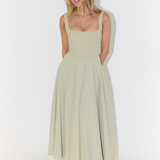 Vestido Midi Elegante com Linha Romântica