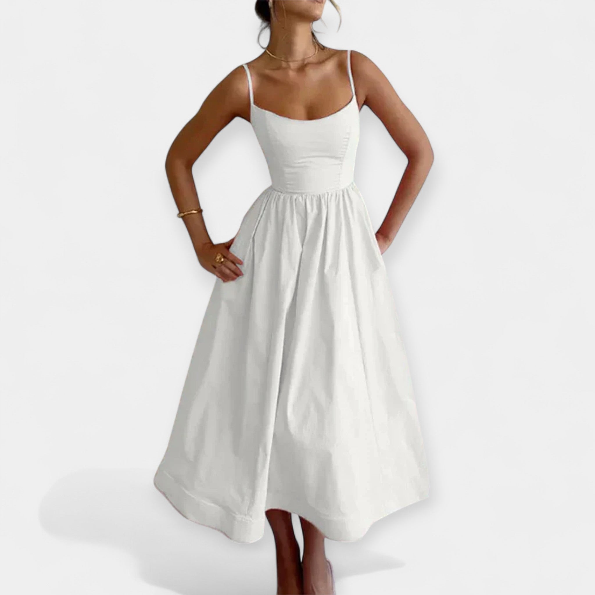 Vestido Mini com Gola Redonda e Alças