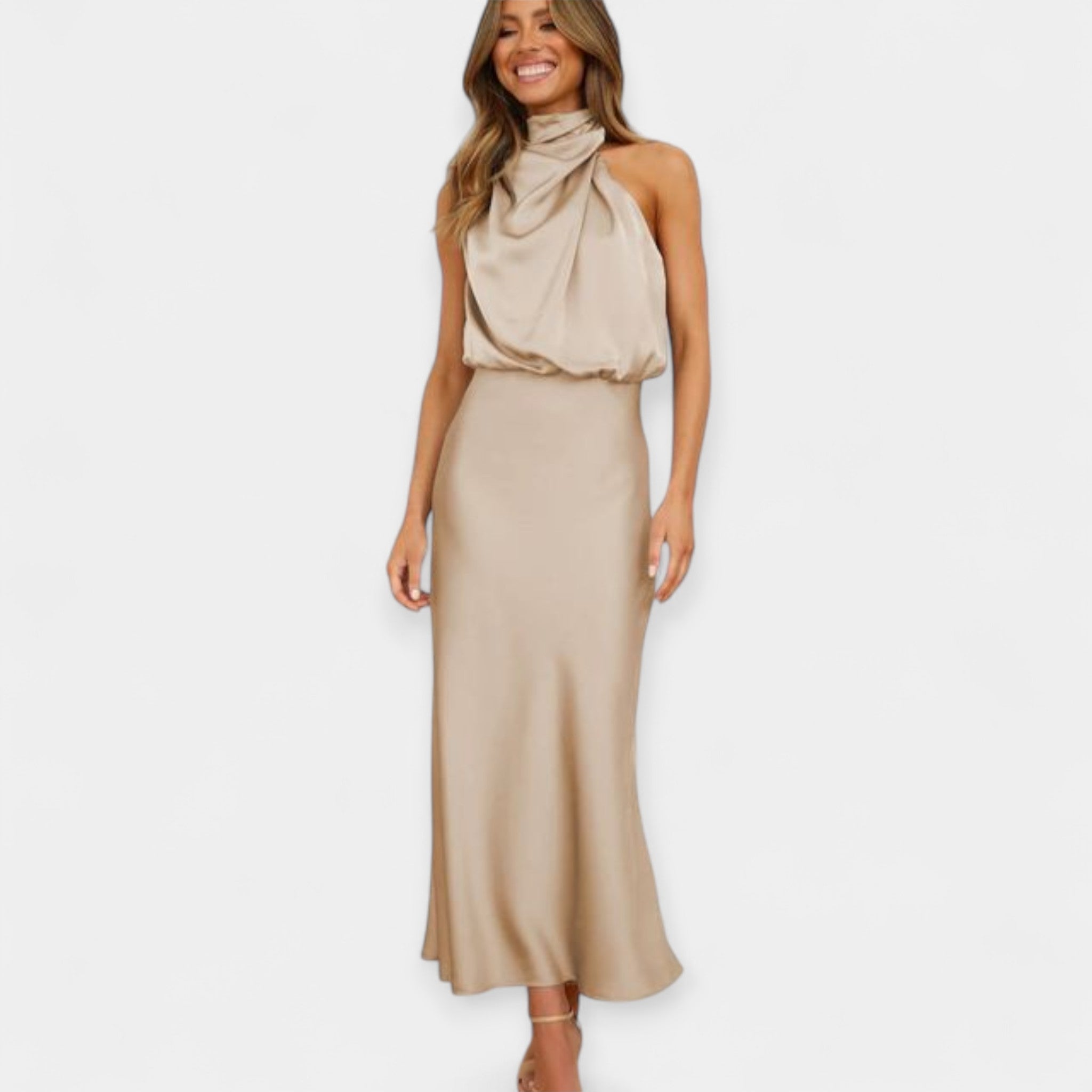 Vestido Maximizado com Ombros Abertos