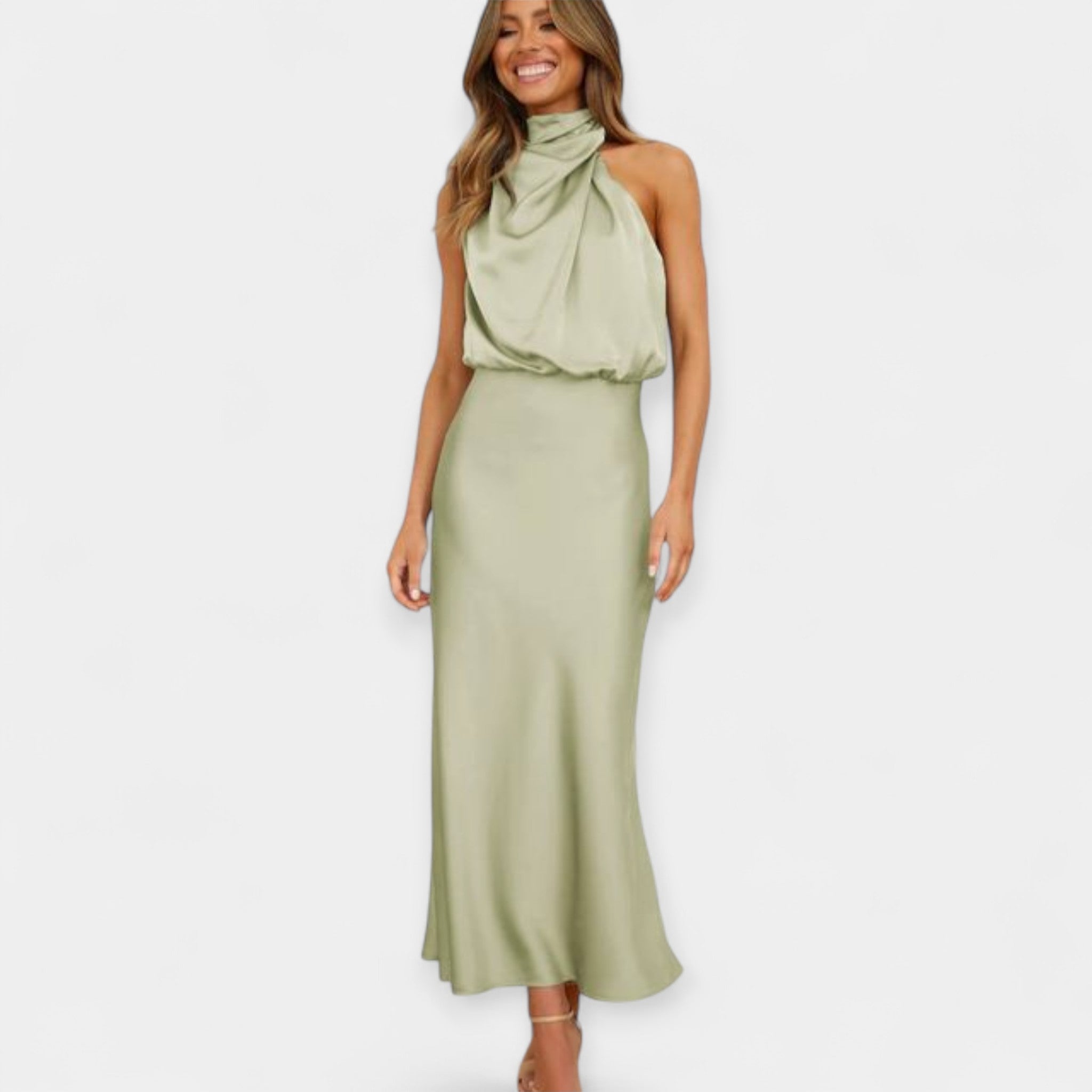 Vestido Maximizado com Ombros Abertos