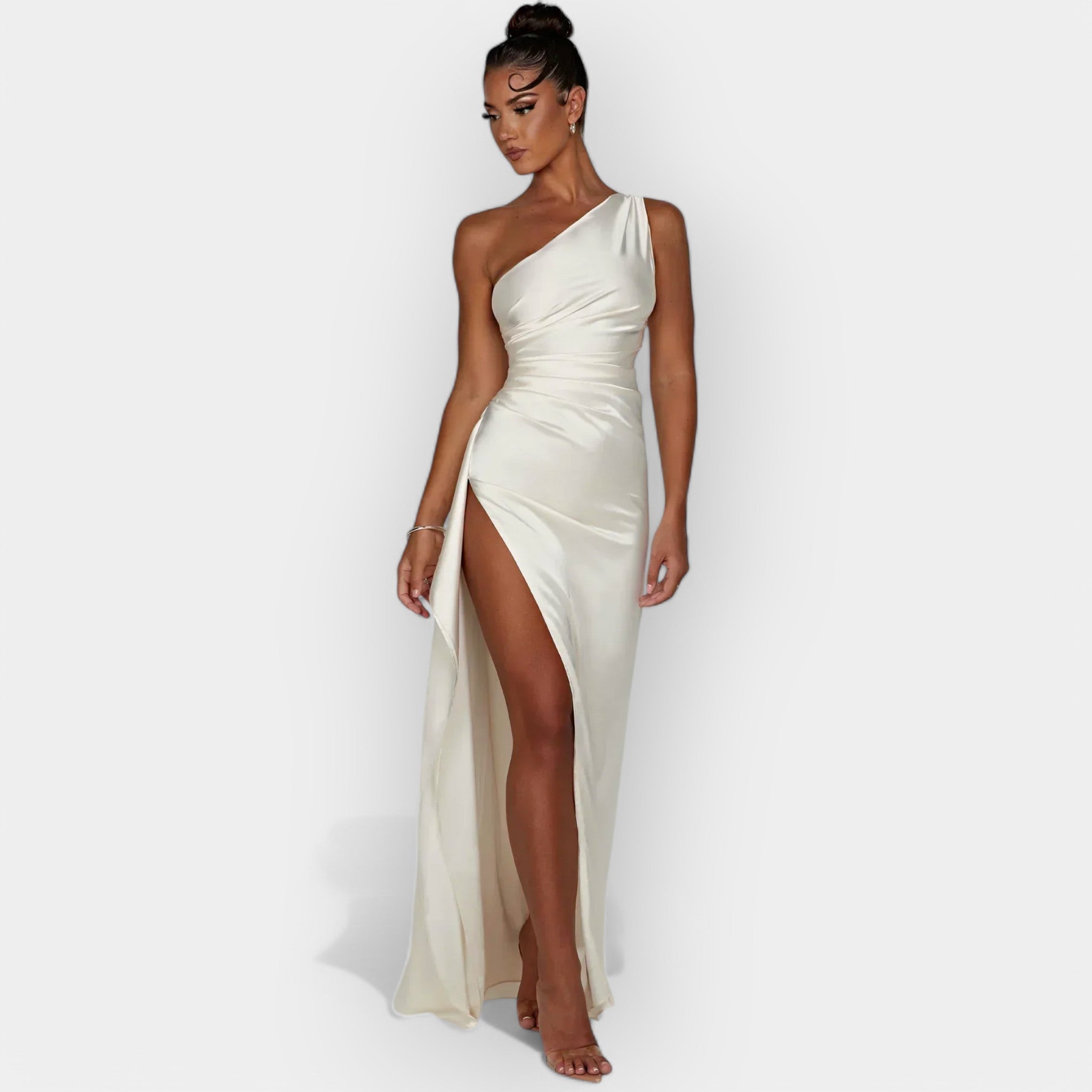 Vestido de cetim para noites aristocráticas