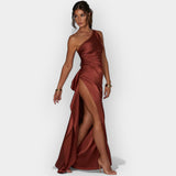 Vestido de cetim para noites aristocráticas