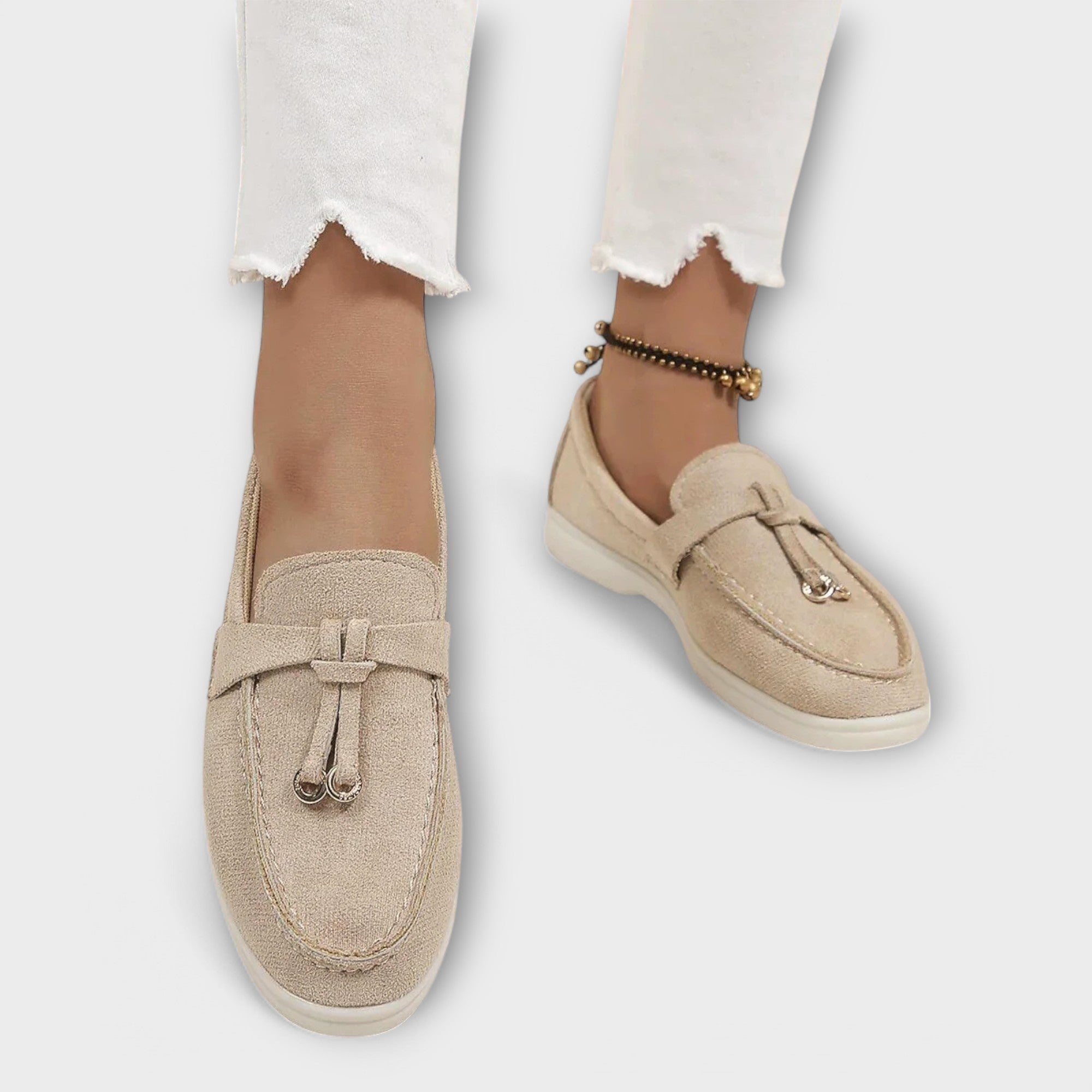 Mocassins Femininos Bege com Cordão Decorativo