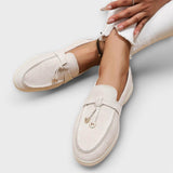 Mocassins Femininos Bege com Cordão Decorativo