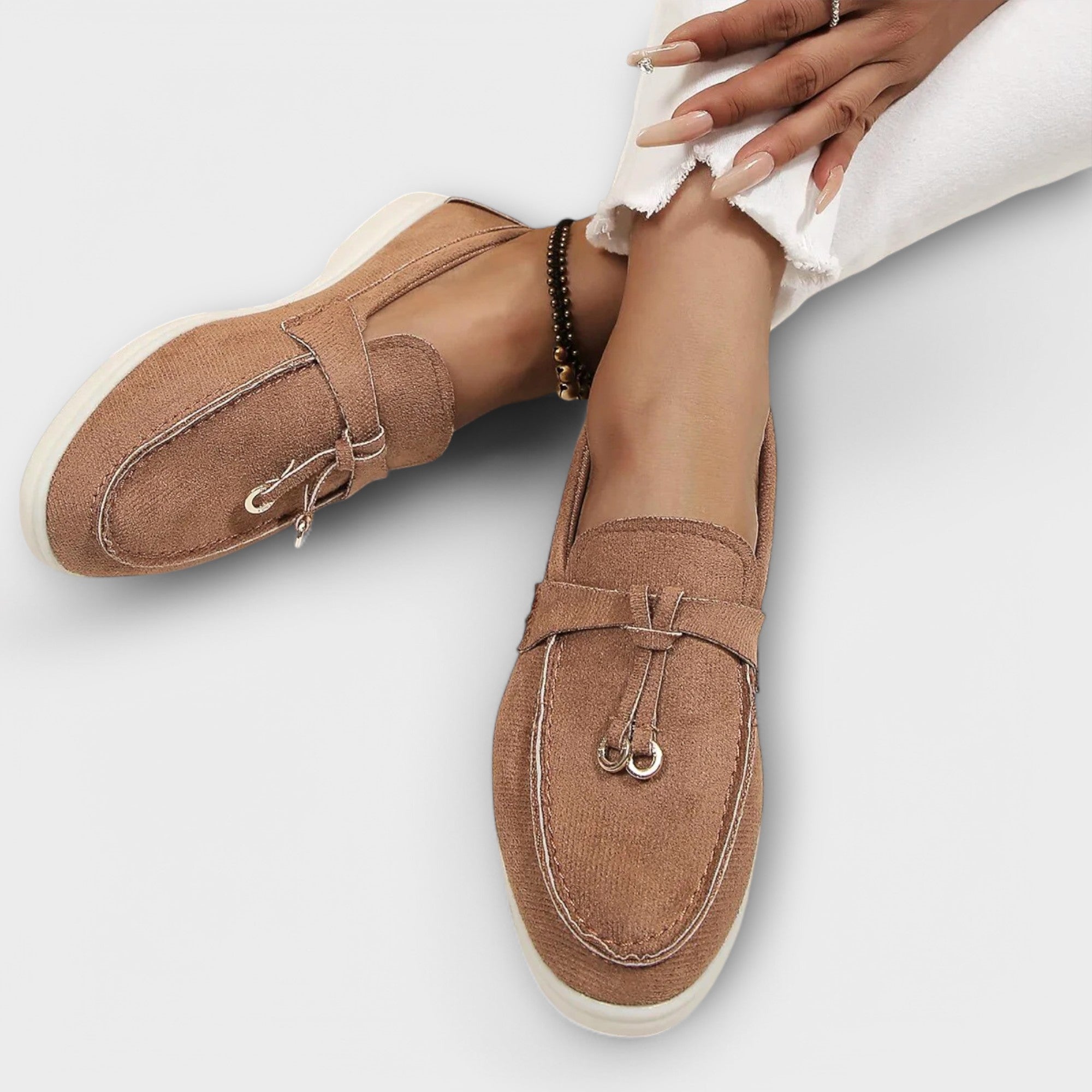 Mocassins Femininos Bege com Cordão Decorativo
