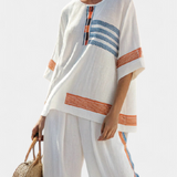 Conjunto Étnico de Margaridas em branco com detalhes em azul e laranja – estilo único e vibrante