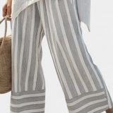Conjunto Daisy com Blusa Assimétrica e Calças Listradas para Estilo Moderno e Elegante